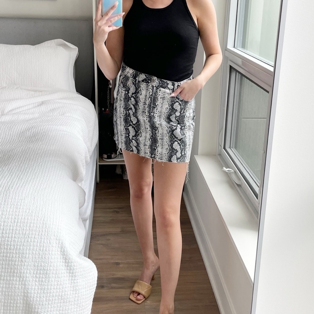 Tinseltown Black and Gray Snake Print Pencil Skirt